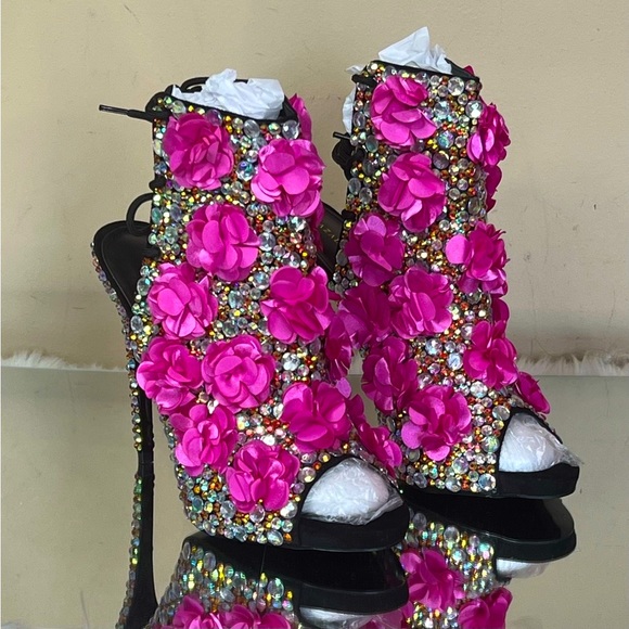 🌸 🌺 Stunning Embellished Floral Party Heels - Picture 3 of 5